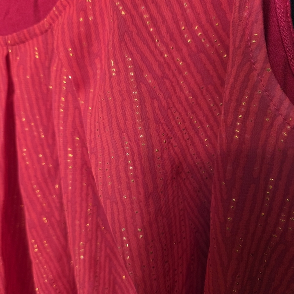 New York & Company Rich Red Top Gold Flecks Large - Picture 6 of 9